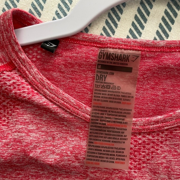 NWOT Women’s Gymshark Fitted Long-sleeve Top with Thumb Holes - Picture 3 of 3